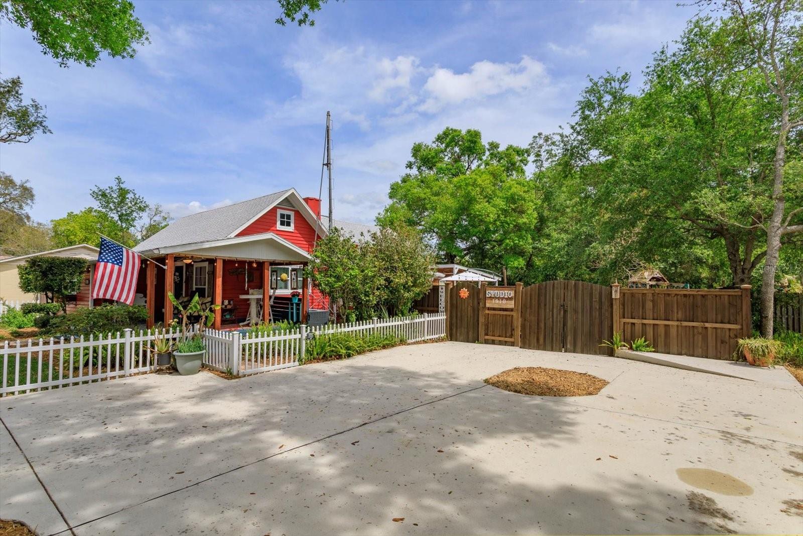 1010 N CLAYTON ST, MOUNT DORA, FL, 32757