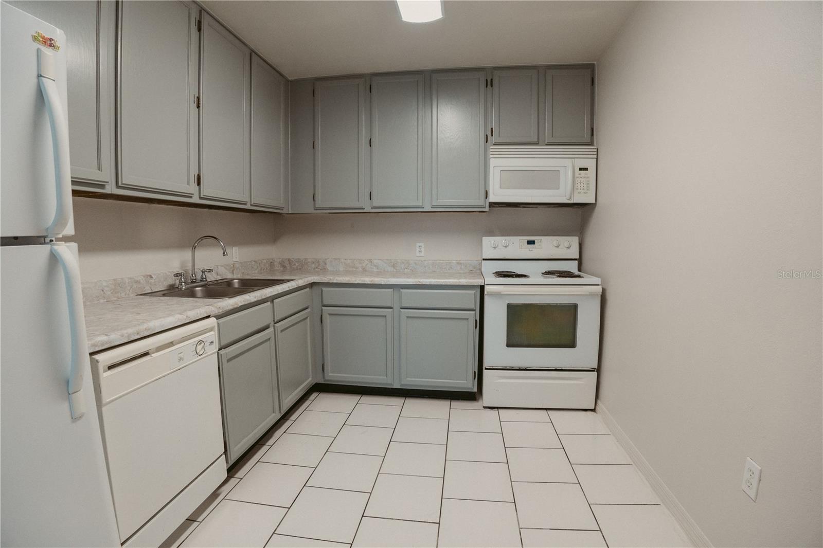 4162 VERSAILLES DR #4162D, ORLANDO, FL, 32808