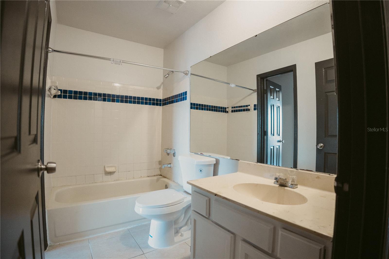 4162 VERSAILLES DR #4162D, ORLANDO, FL, 32808