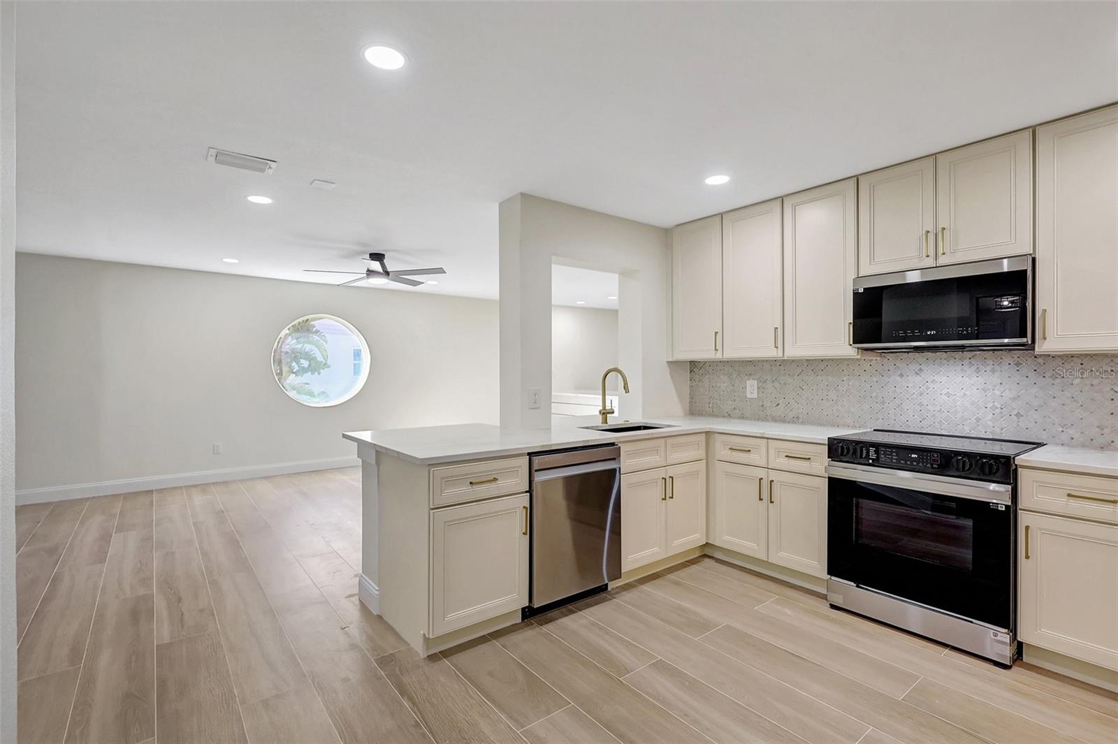 16153 GARDENDALE DR, TAMPA, FL, 33624