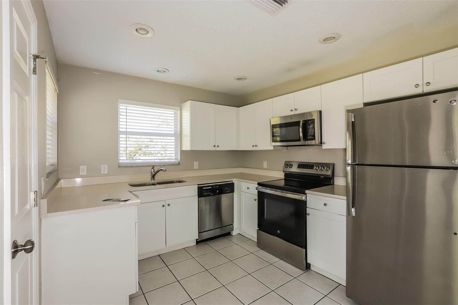 3459 E LAKE DR, LAND O LAKES, FL, 34639