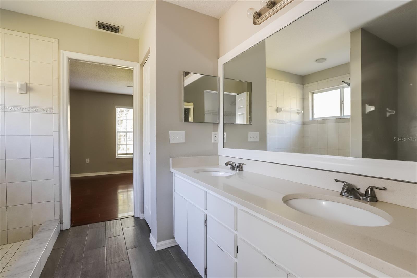 3459 E LAKE DR, LAND O LAKES, FL, 34639