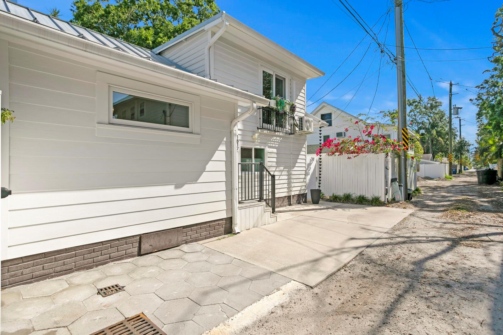 1617 OAK ST NE, ST PETERSBURG, FL, 33704