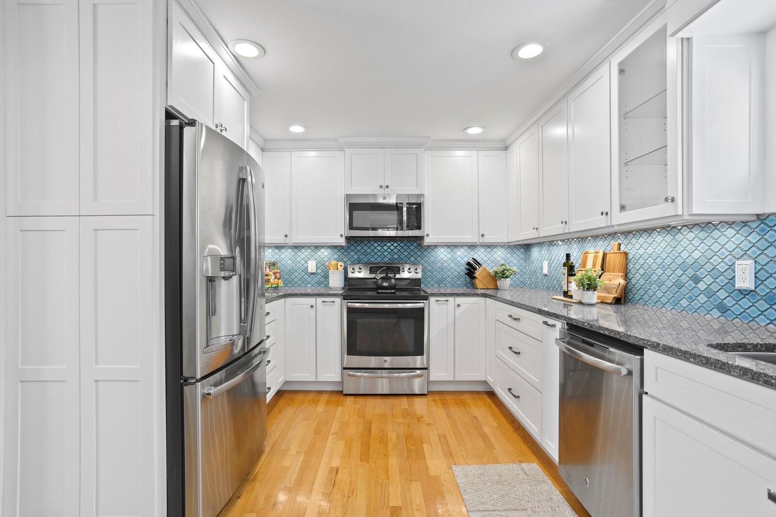 1617 OAK ST NE, ST PETERSBURG, FL, 33704