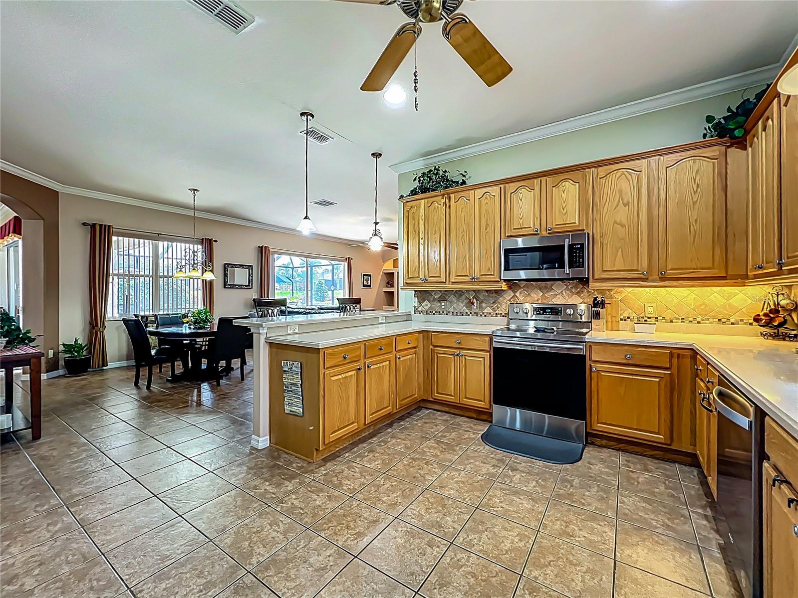 25545 LAUREL VALLEY RD, LEESBURG, FL, 34748