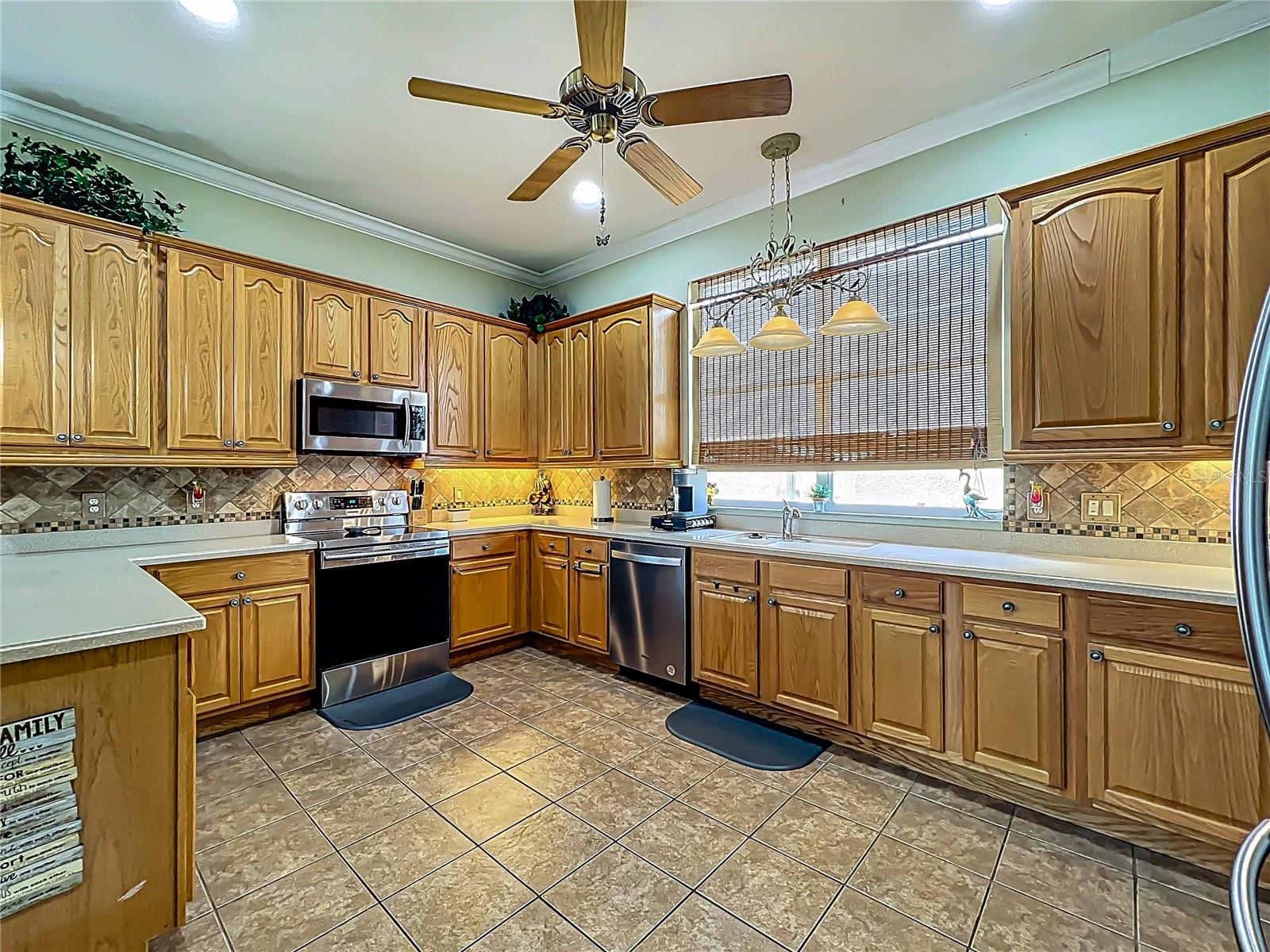 25545 LAUREL VALLEY RD, LEESBURG, FL, 34748