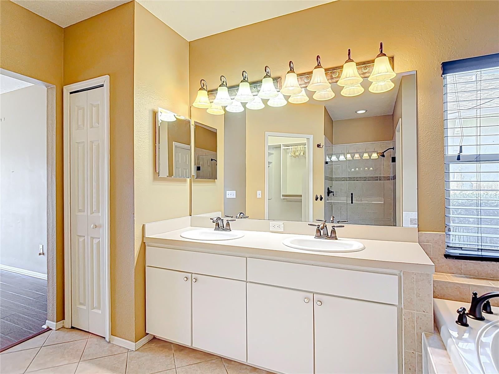 8413 FENWICK AVE, TAMPA, FL, 33647