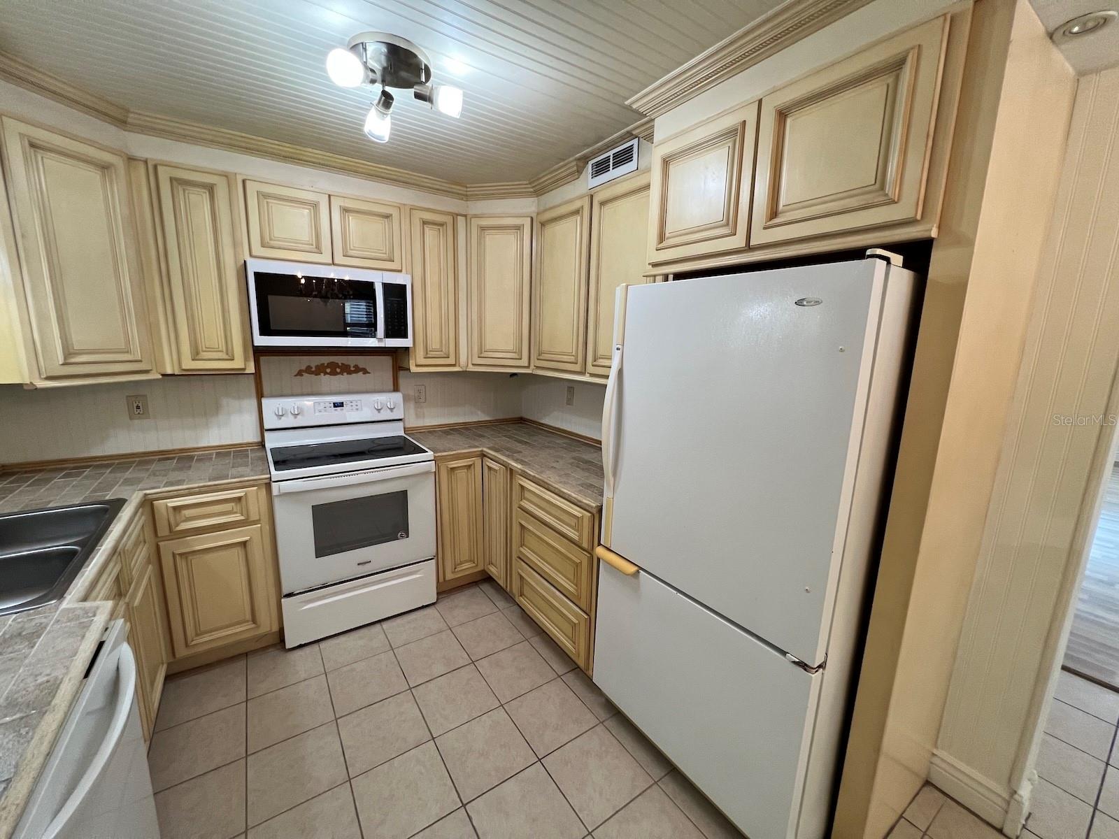 1609 SPRING GARDEN CT #1609, HOLLY HILL, FL, 32117