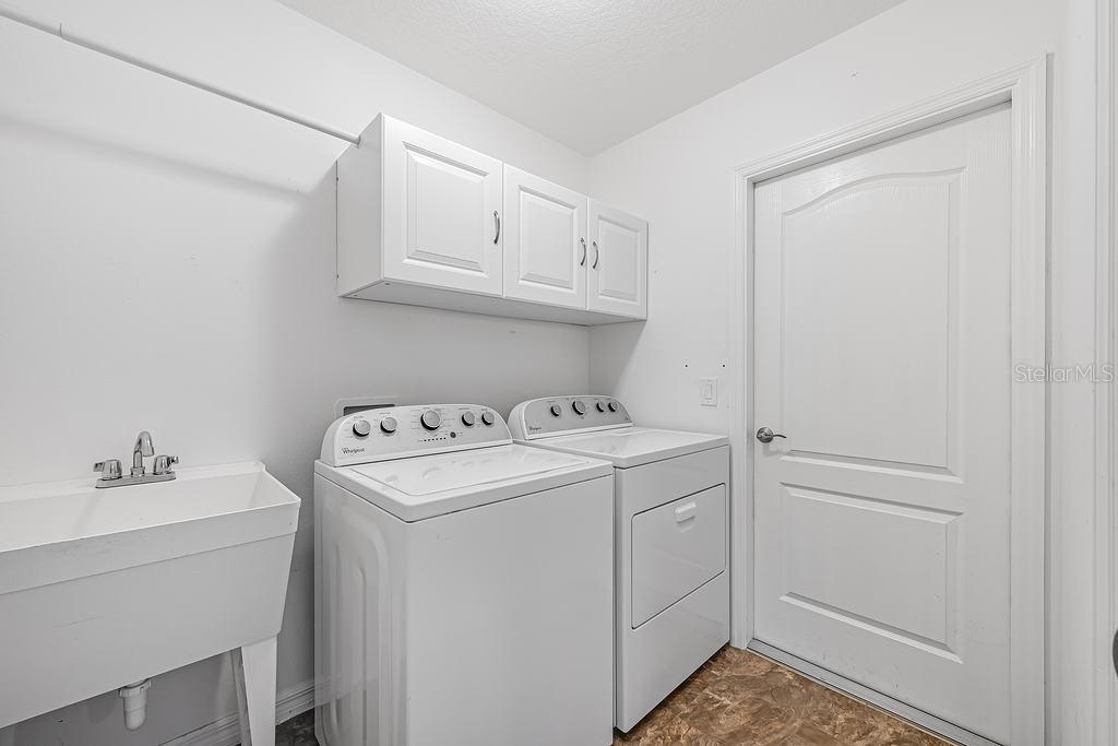 1329 PARADISE DR, LADY LAKE, FL, 32159