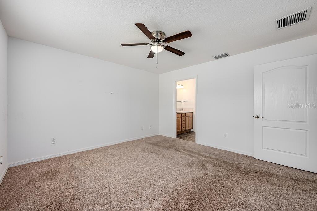 1329 PARADISE DR, LADY LAKE, FL, 32159