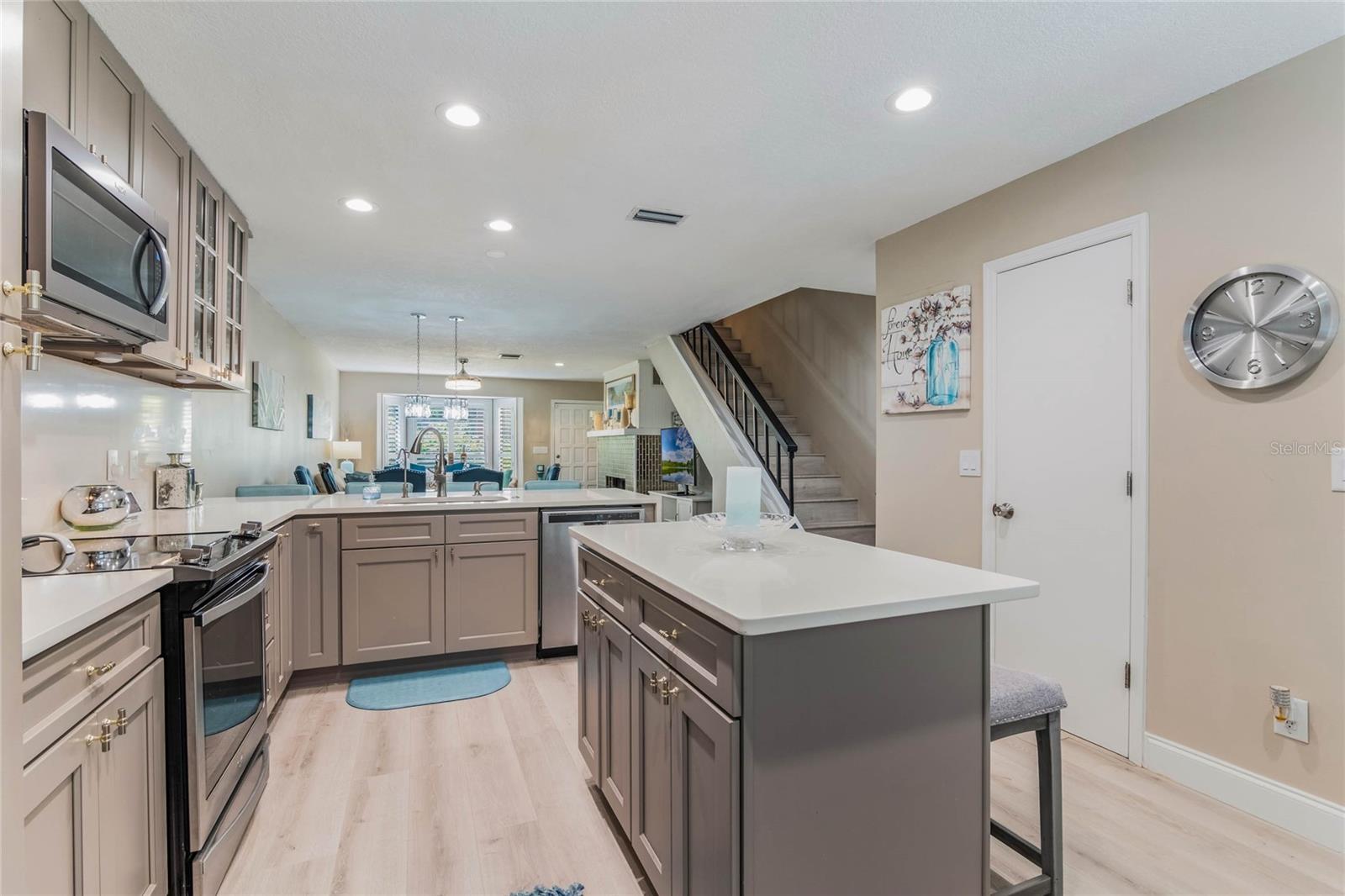 1013 LOVE LN #32, APOPKA, FL, 32703
