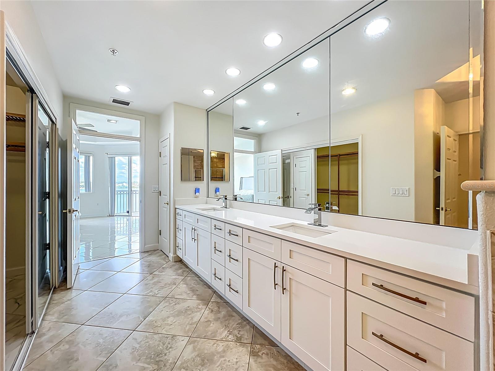 8743 S THE ESPLANADE #18, ORLANDO, FL, 32836