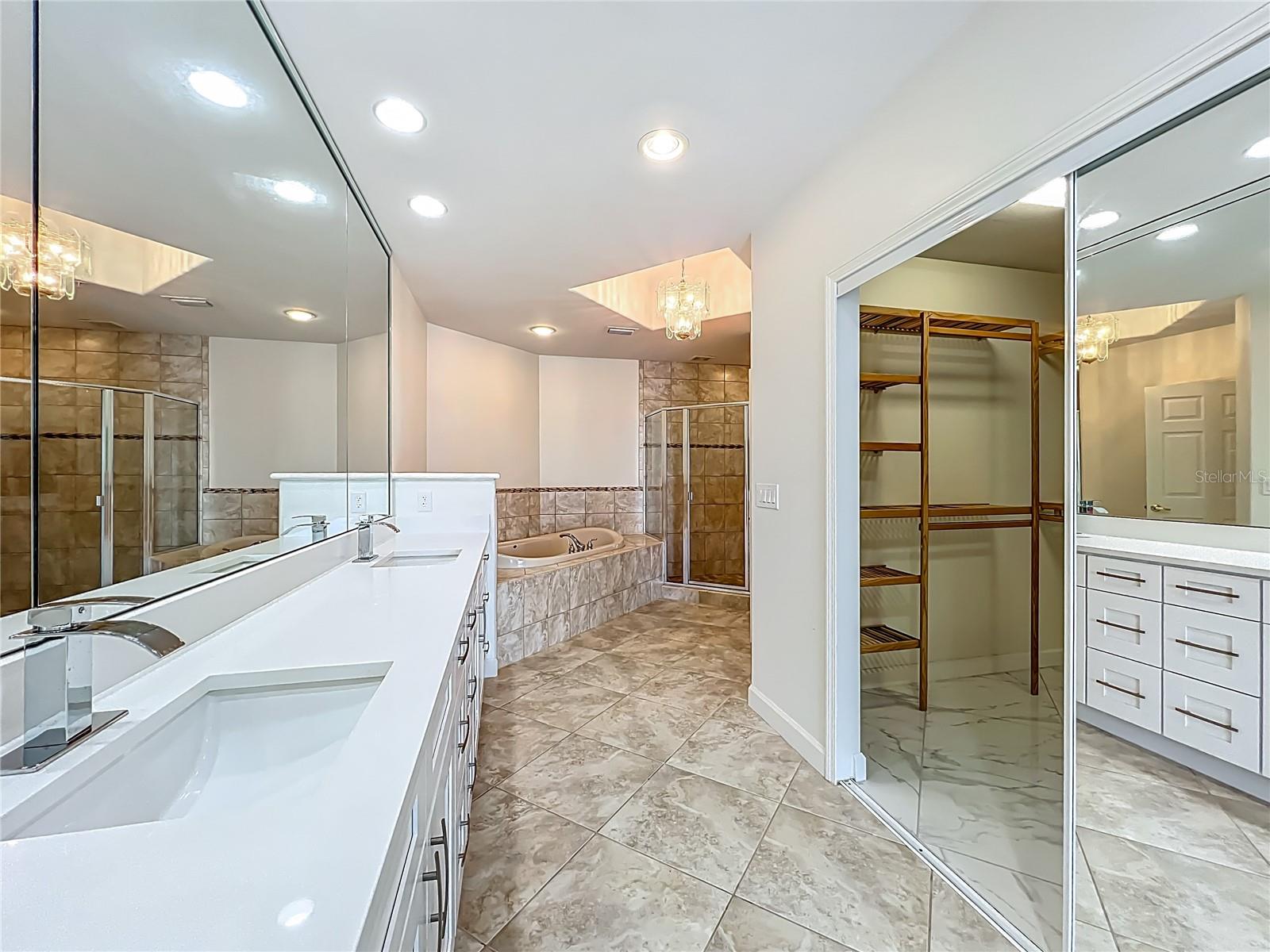 8743 S THE ESPLANADE #18, ORLANDO, FL, 32836