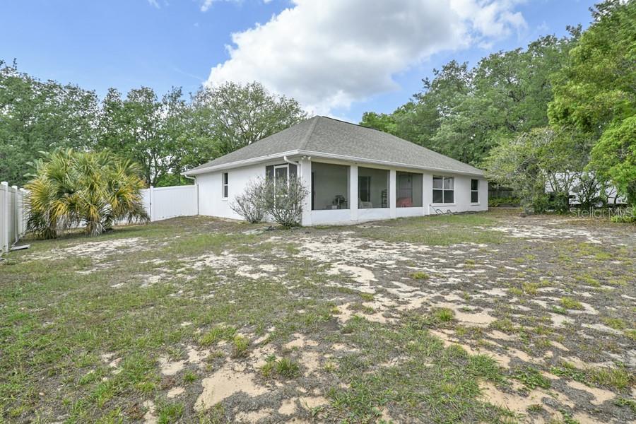 202 N PALM AVE, HOWEY IN THE HILLS, FL, 34737