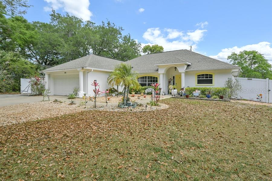 202 N PALM AVE, HOWEY IN THE HILLS, FL, 34737