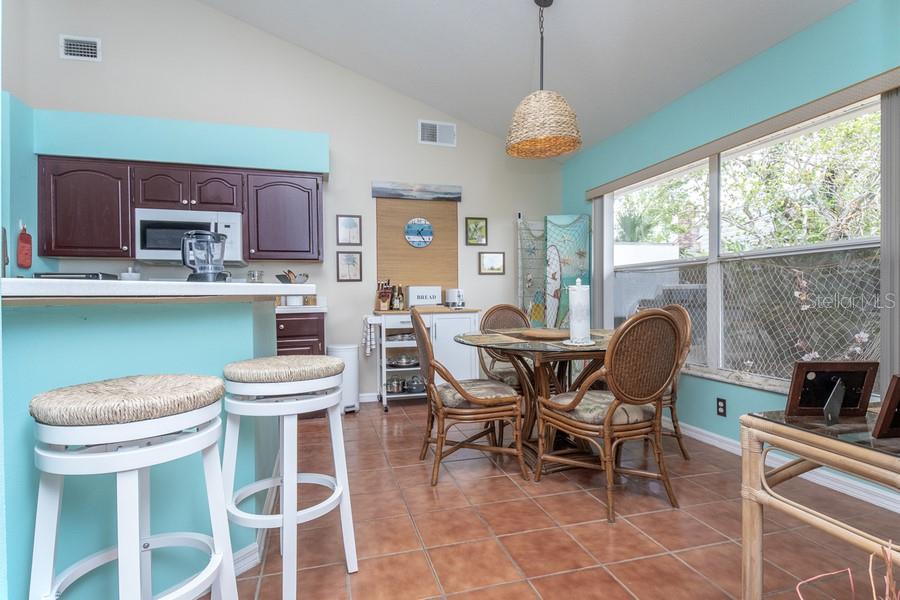 202 N PALM AVE, HOWEY IN THE HILLS, FL, 34737