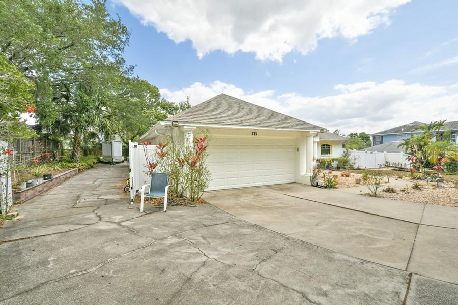 202 N PALM AVE, HOWEY IN THE HILLS, FL, 34737