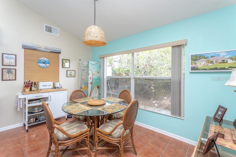 202 N PALM AVE, HOWEY IN THE HILLS, FL, 34737