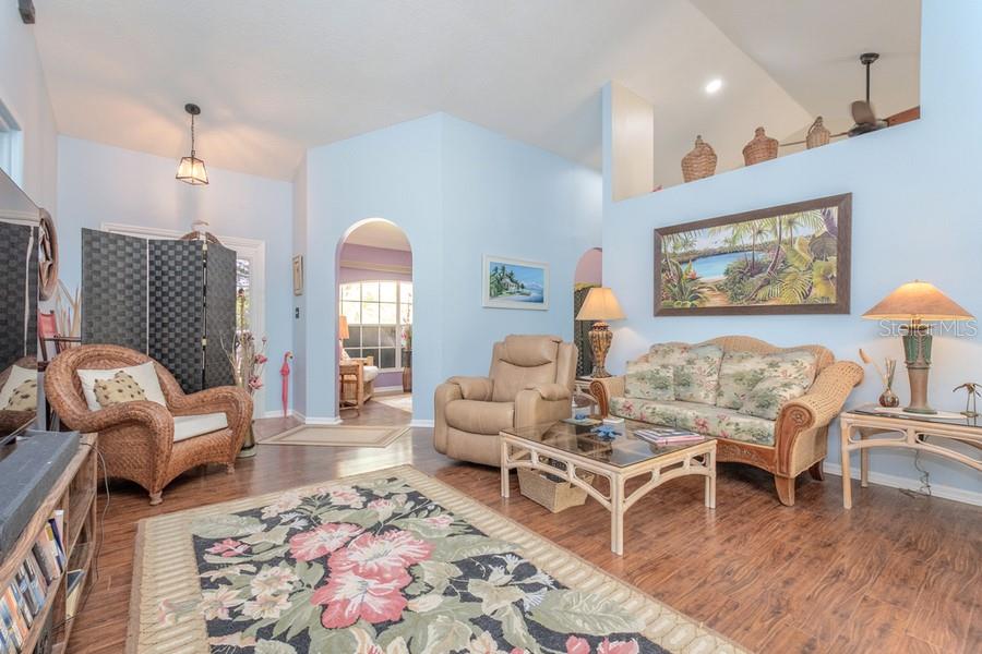 202 N PALM AVE, HOWEY IN THE HILLS, FL, 34737