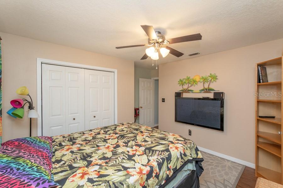 202 N PALM AVE, HOWEY IN THE HILLS, FL, 34737