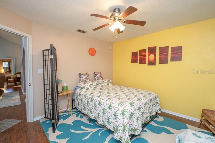 202 N PALM AVE, HOWEY IN THE HILLS, FL, 34737