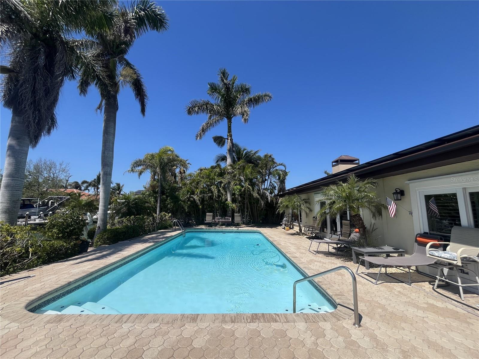 24 ISLAND DR, TREASURE ISLAND, FL, 33706