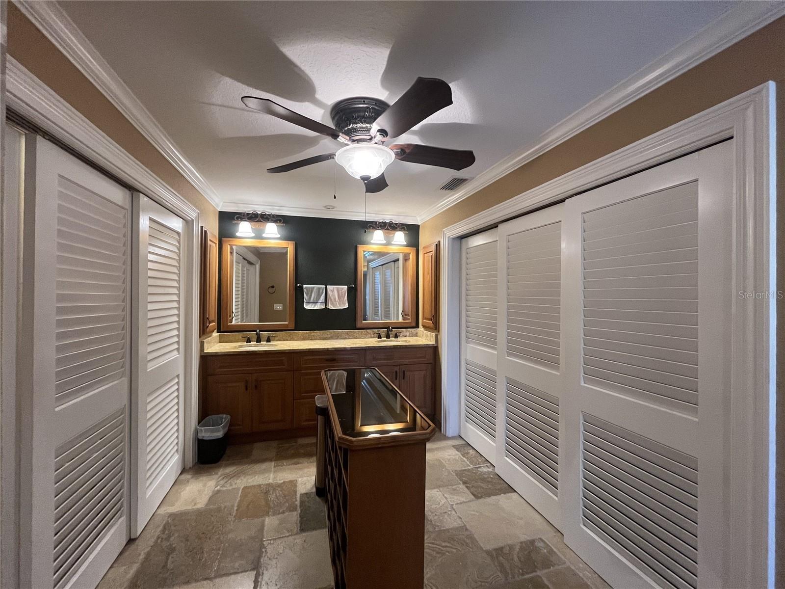 24 ISLAND DR, TREASURE ISLAND, FL, 33706