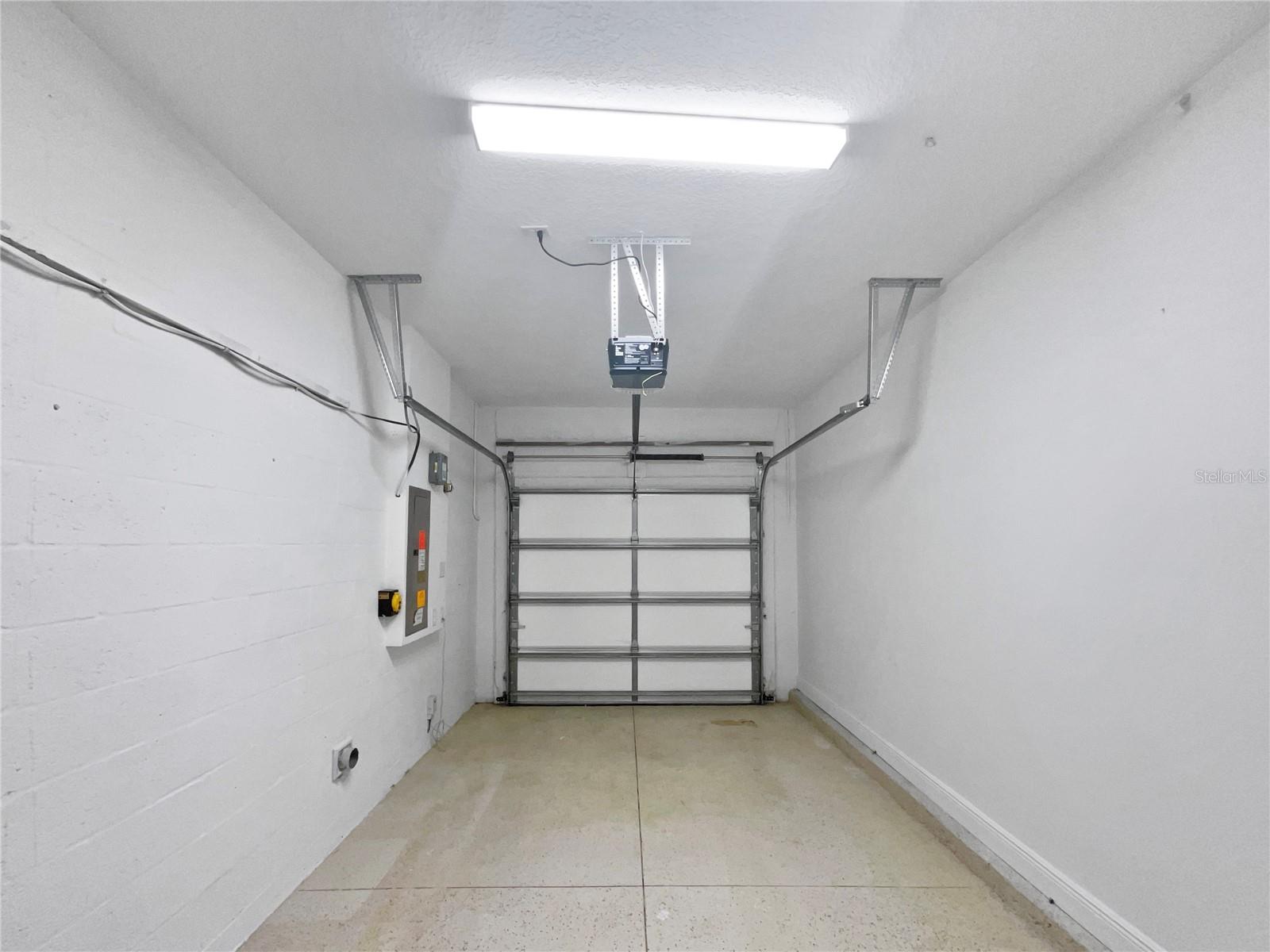 1998 MILKWEED TRCE, LUTZ, FL, 33558