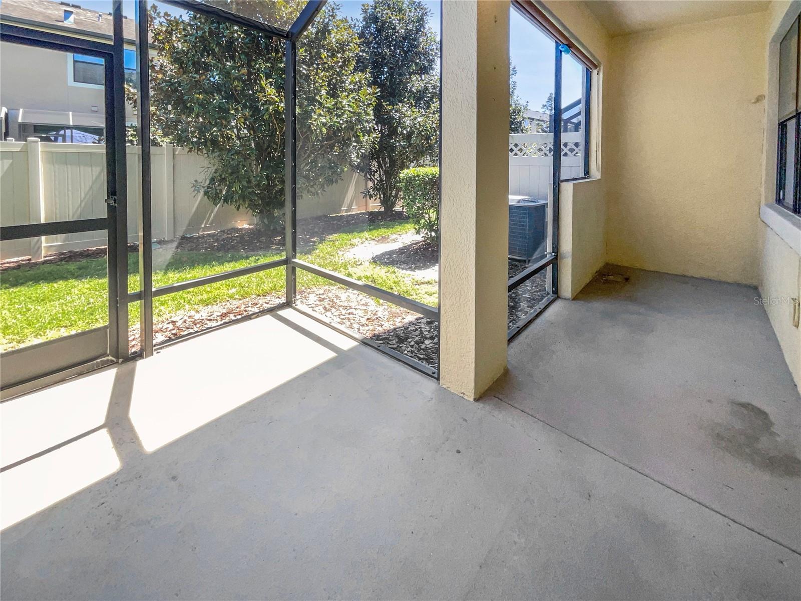 1998 MILKWEED TRCE, LUTZ, FL, 33558