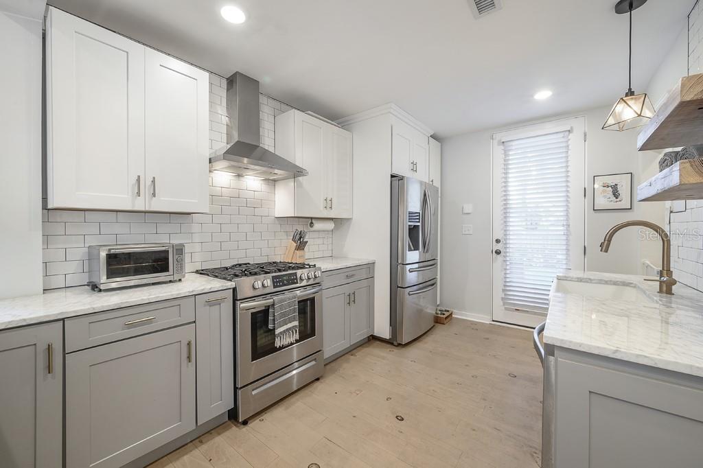 806 E NEW ORLEANS AVE, TAMPA, FL, 33603