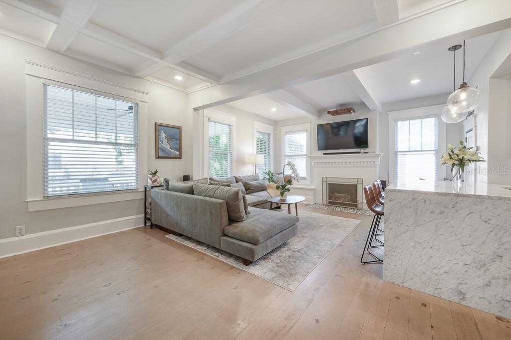 806 E NEW ORLEANS AVE, TAMPA, FL, 33603