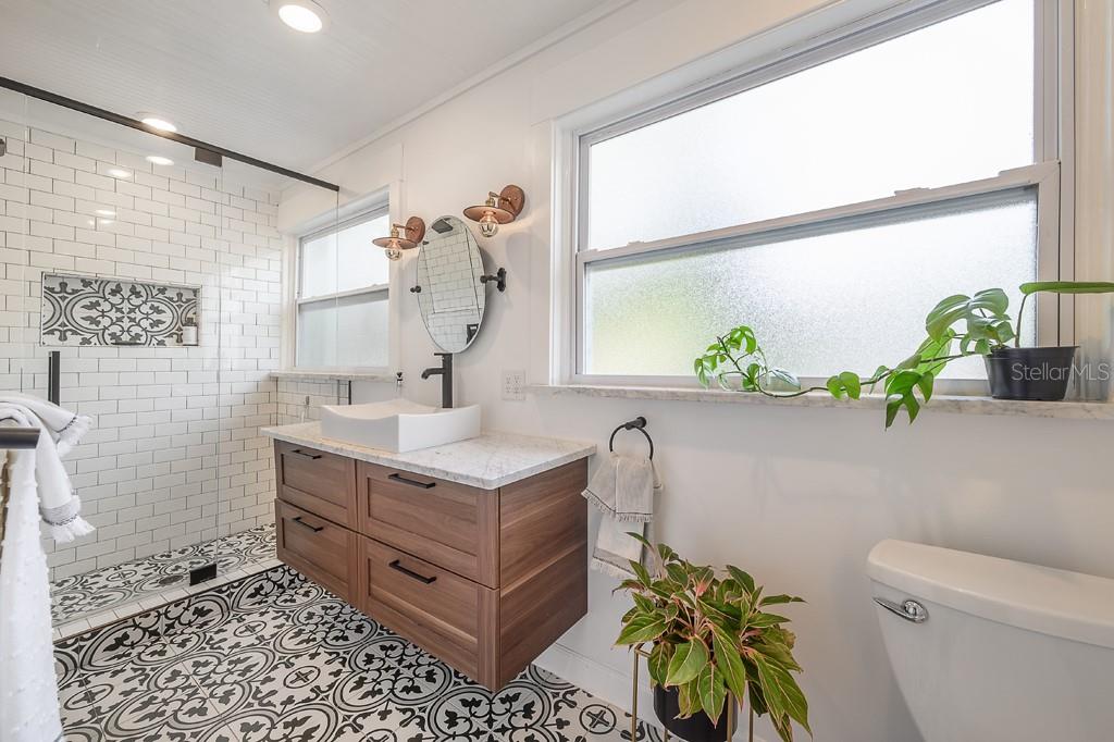 806 E NEW ORLEANS AVE, TAMPA, FL, 33603