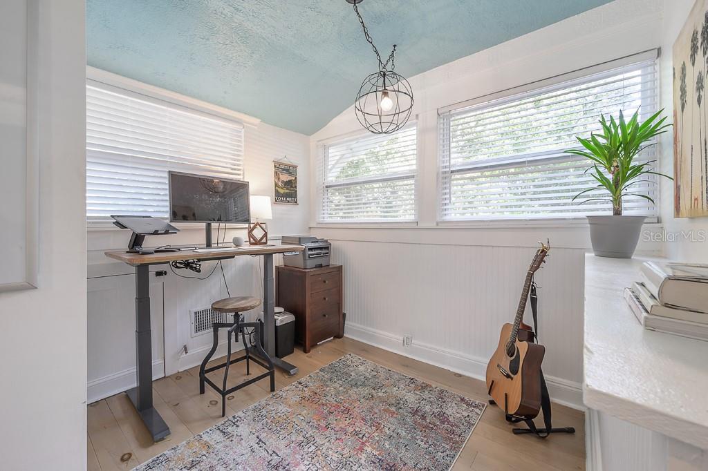 806 E NEW ORLEANS AVE, TAMPA, FL, 33603