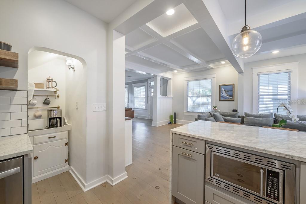 806 E NEW ORLEANS AVE, TAMPA, FL, 33603