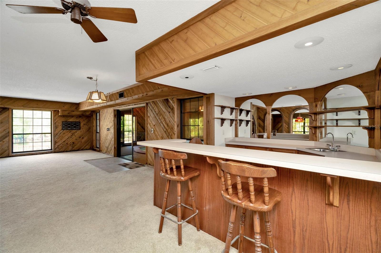 1401 N RIVERHILLS DR, TEMPLE TERRACE, FL, 33617