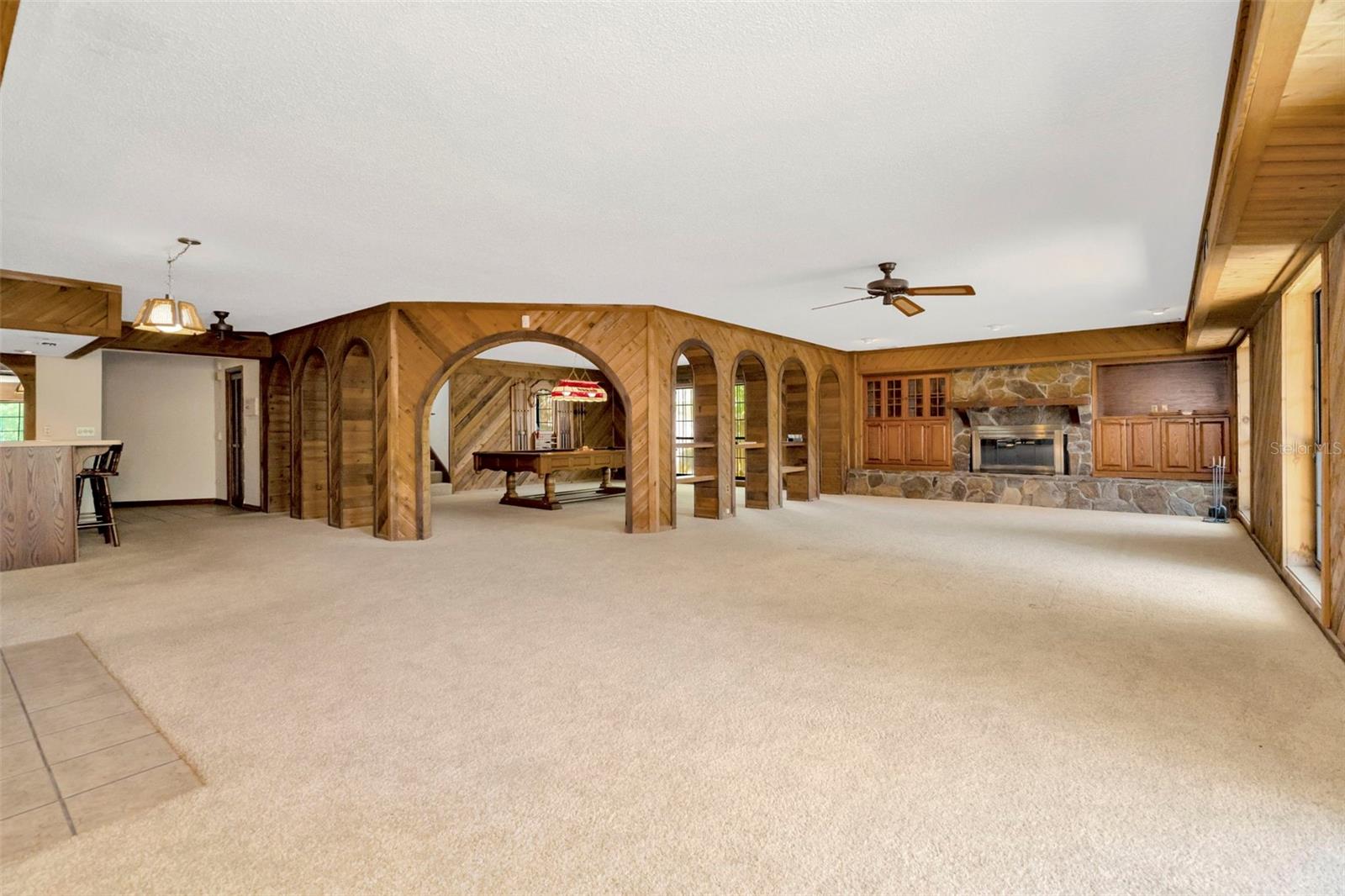 1401 N RIVERHILLS DR, TEMPLE TERRACE, FL, 33617