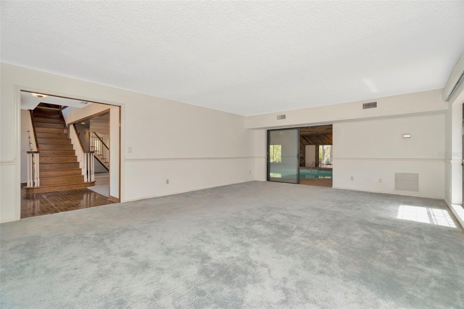 1401 N RIVERHILLS DR, TEMPLE TERRACE, FL, 33617