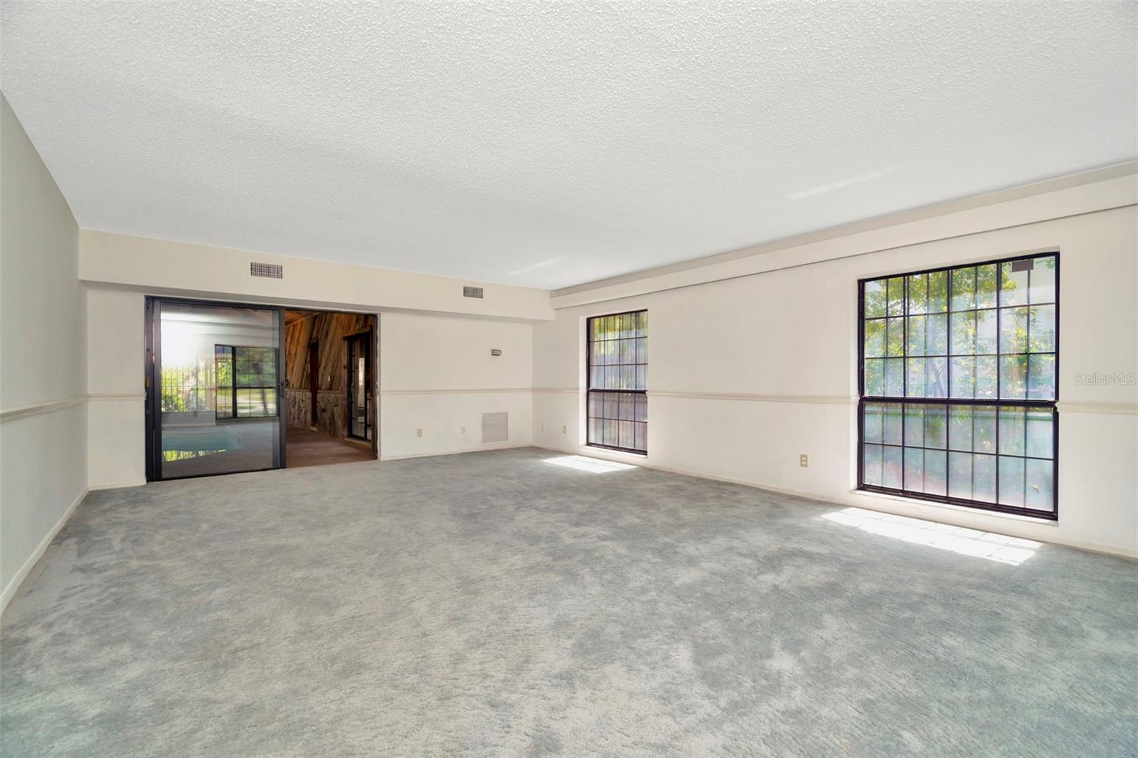 1401 N RIVERHILLS DR, TEMPLE TERRACE, FL, 33617