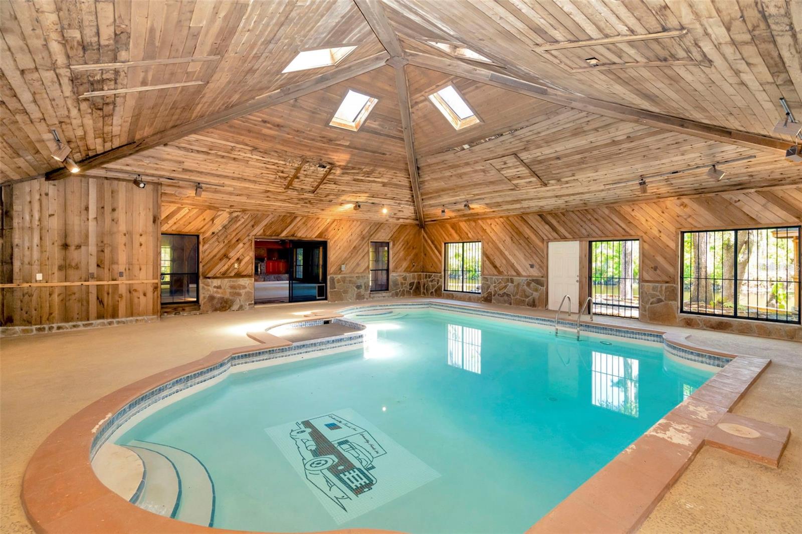 1401 N RIVERHILLS DR, TEMPLE TERRACE, FL, 33617