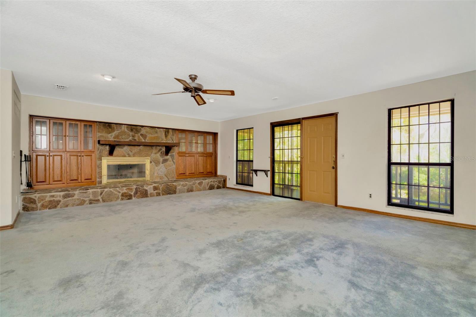 1401 N RIVERHILLS DR, TEMPLE TERRACE, FL, 33617