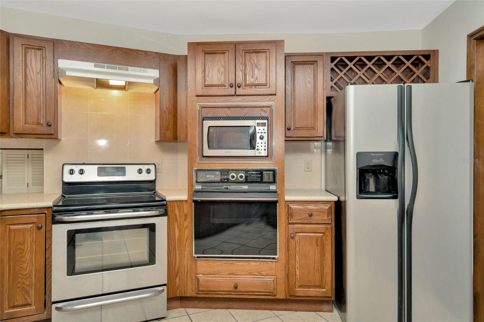 1401 N RIVERHILLS DR, TEMPLE TERRACE, FL, 33617
