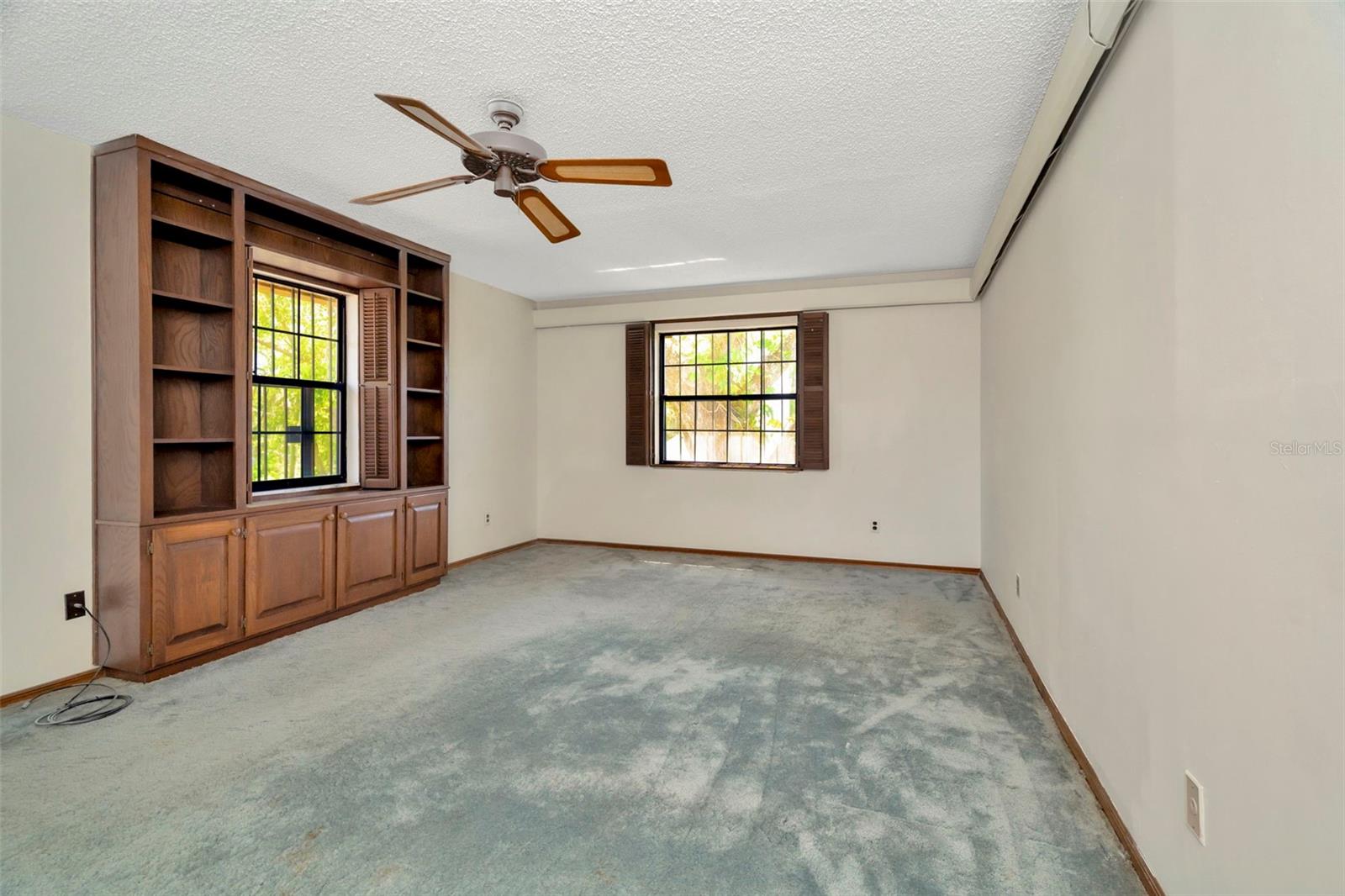 1401 N RIVERHILLS DR, TEMPLE TERRACE, FL, 33617