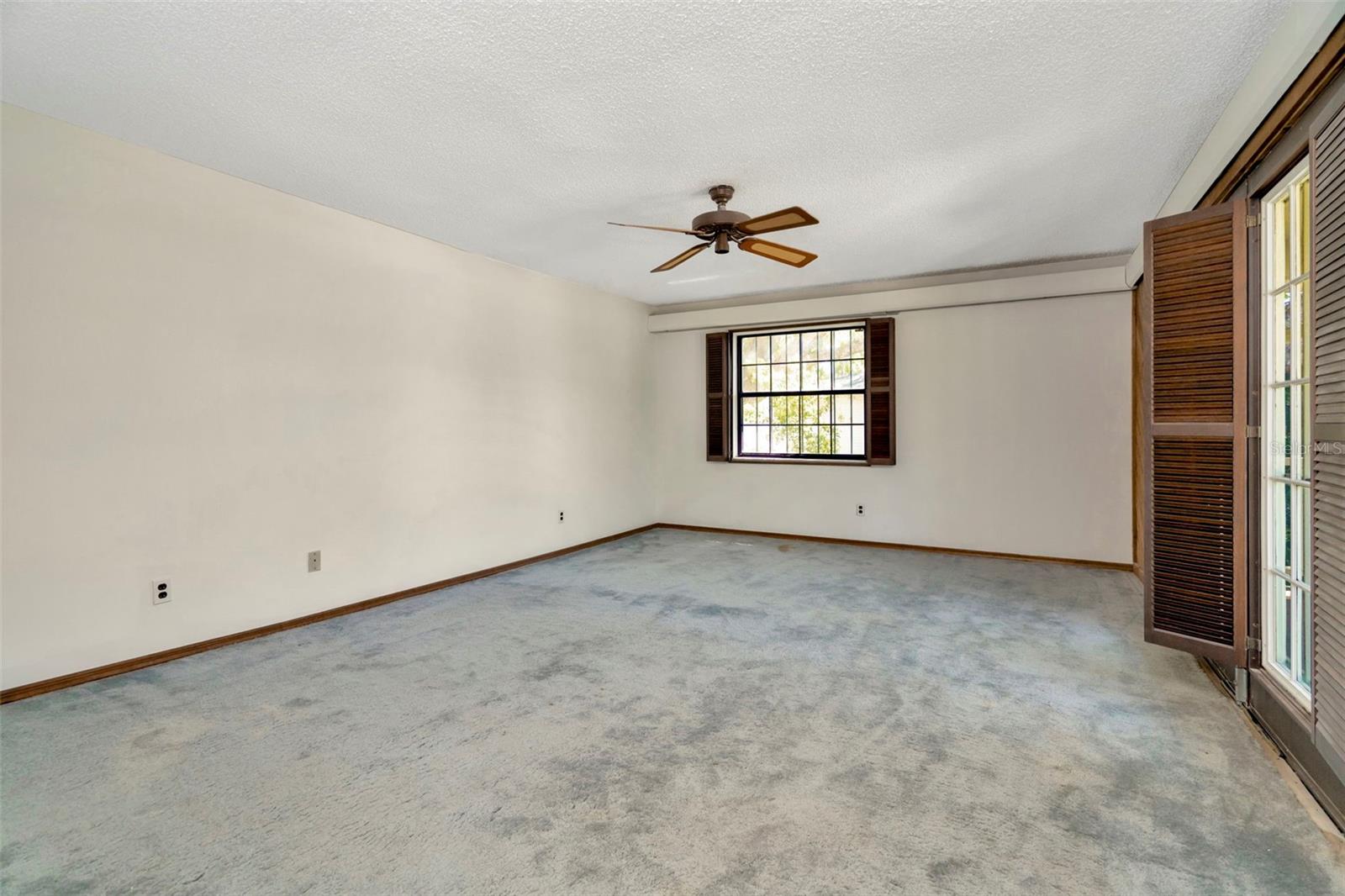 1401 N RIVERHILLS DR, TEMPLE TERRACE, FL, 33617