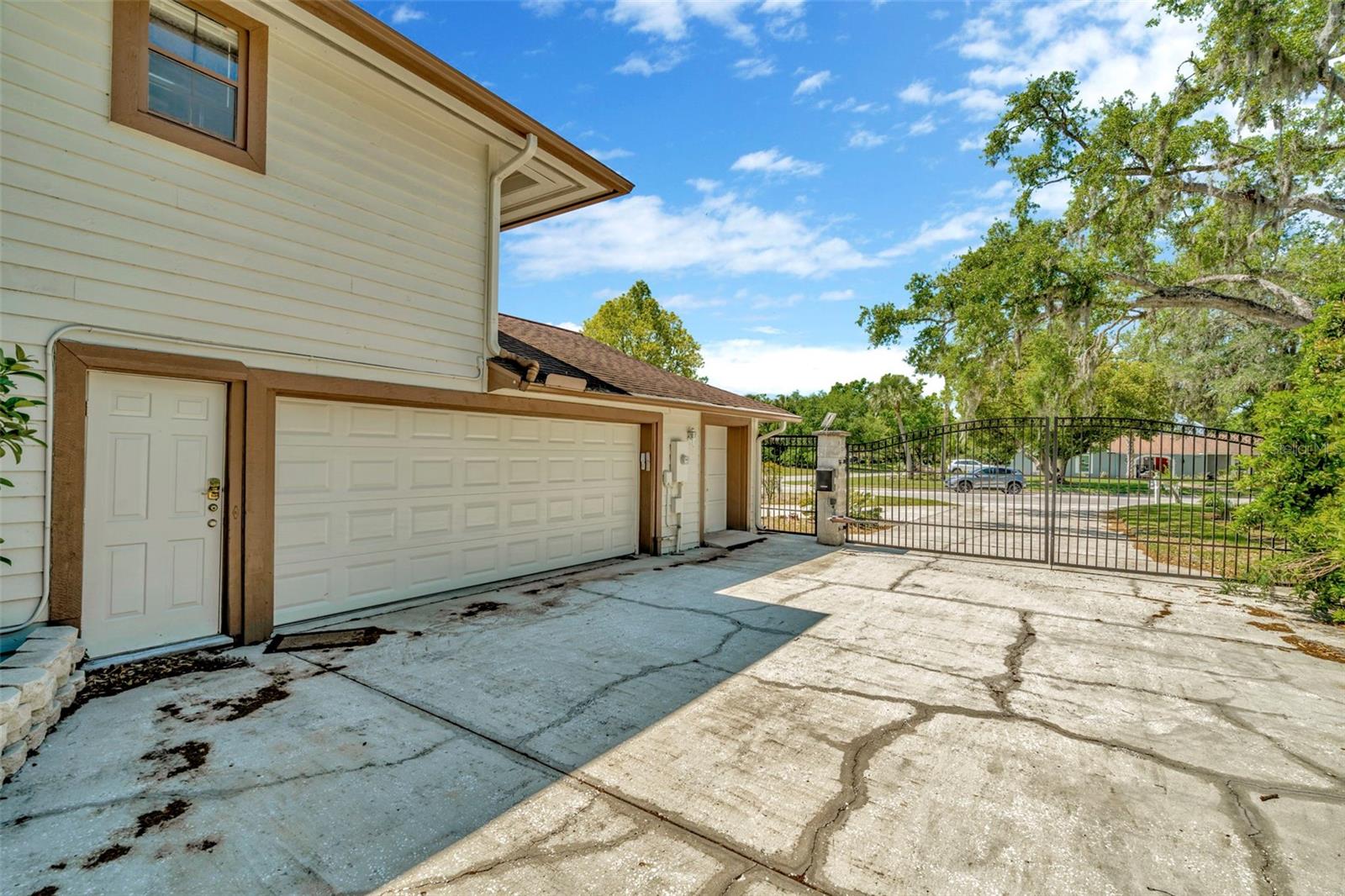1401 N RIVERHILLS DR, TEMPLE TERRACE, FL, 33617