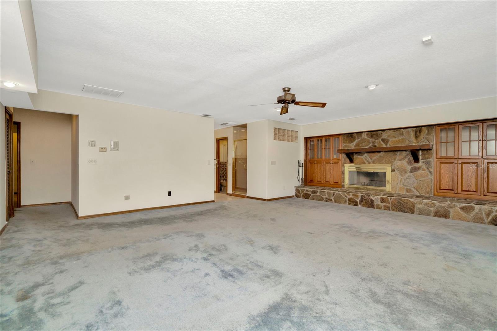 1401 N RIVERHILLS DR, TEMPLE TERRACE, FL, 33617