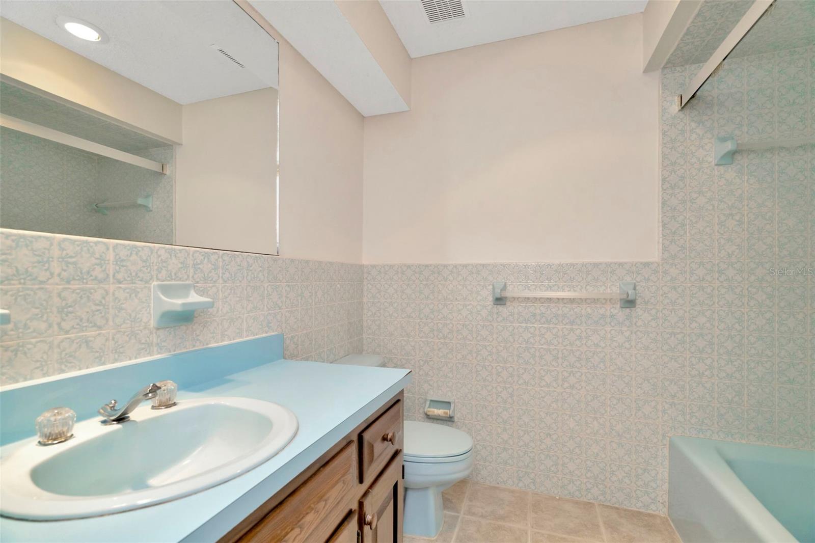 1401 N RIVERHILLS DR, TEMPLE TERRACE, FL, 33617