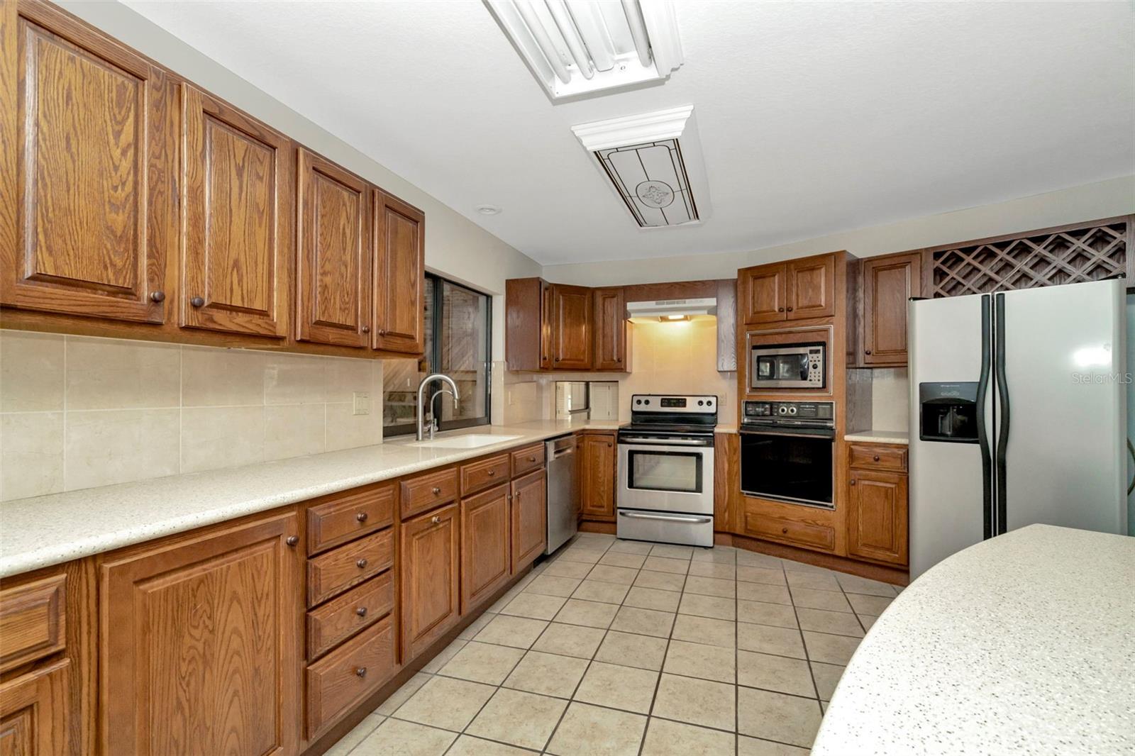 1401 N RIVERHILLS DR, TEMPLE TERRACE, FL, 33617