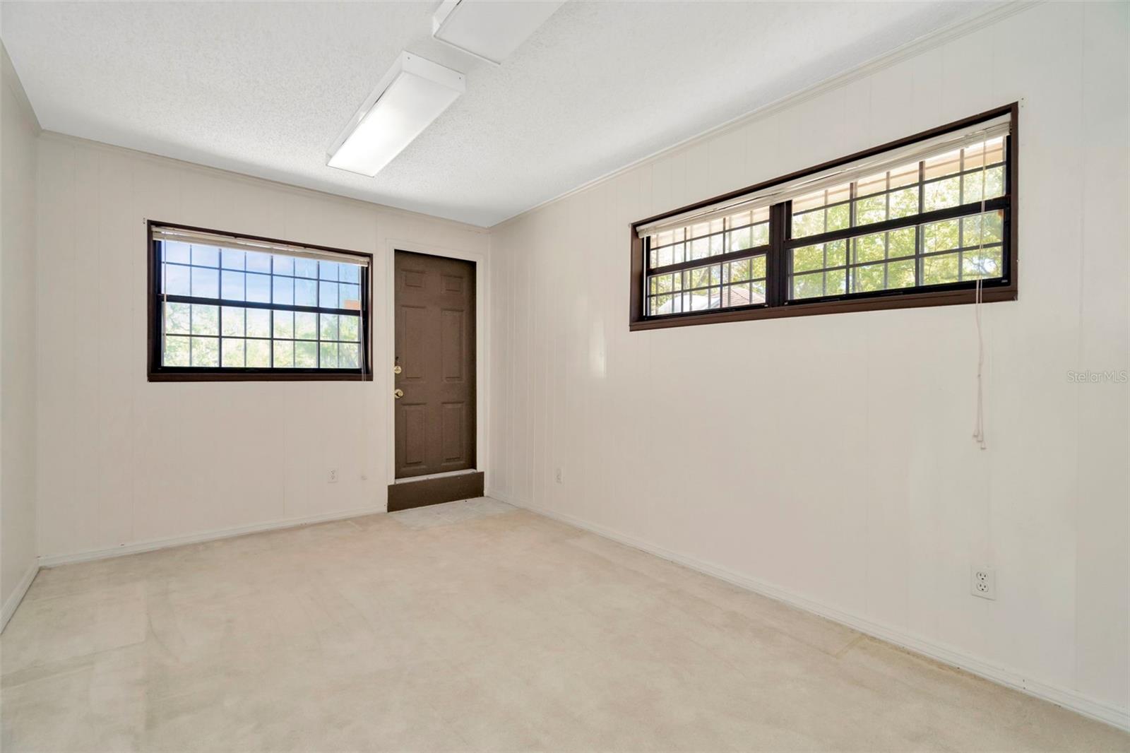 1401 N RIVERHILLS DR, TEMPLE TERRACE, FL, 33617