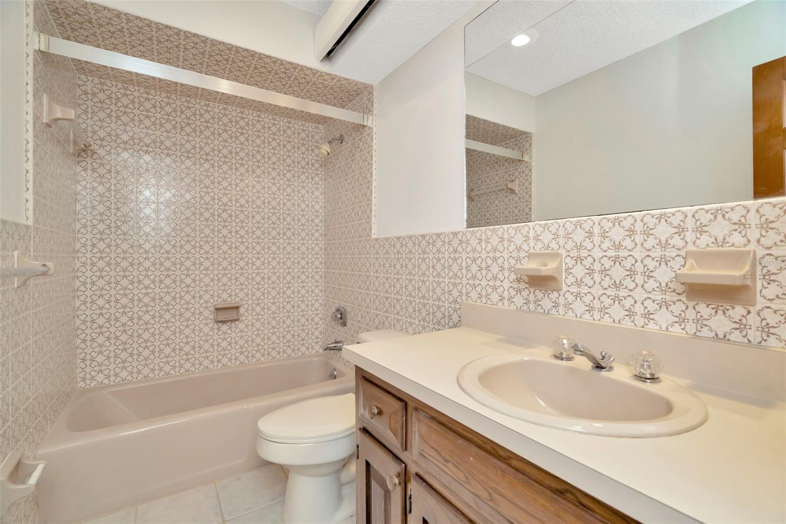 1401 N RIVERHILLS DR, TEMPLE TERRACE, FL, 33617