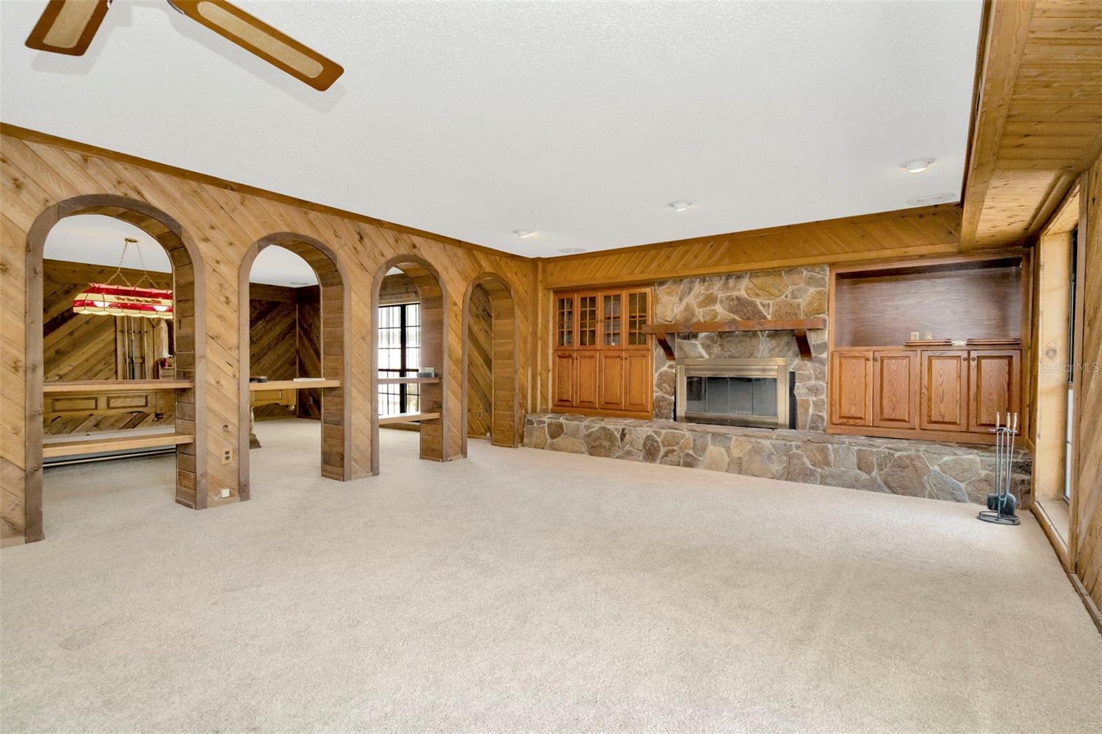 1401 N RIVERHILLS DR, TEMPLE TERRACE, FL, 33617
